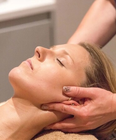 Sculpting Rejuvenation Facial Massage Sculpting Rejuvenation Facial Massage